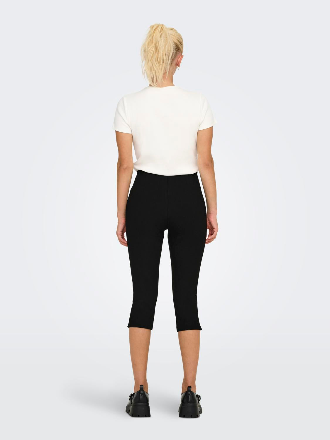model_shot-back